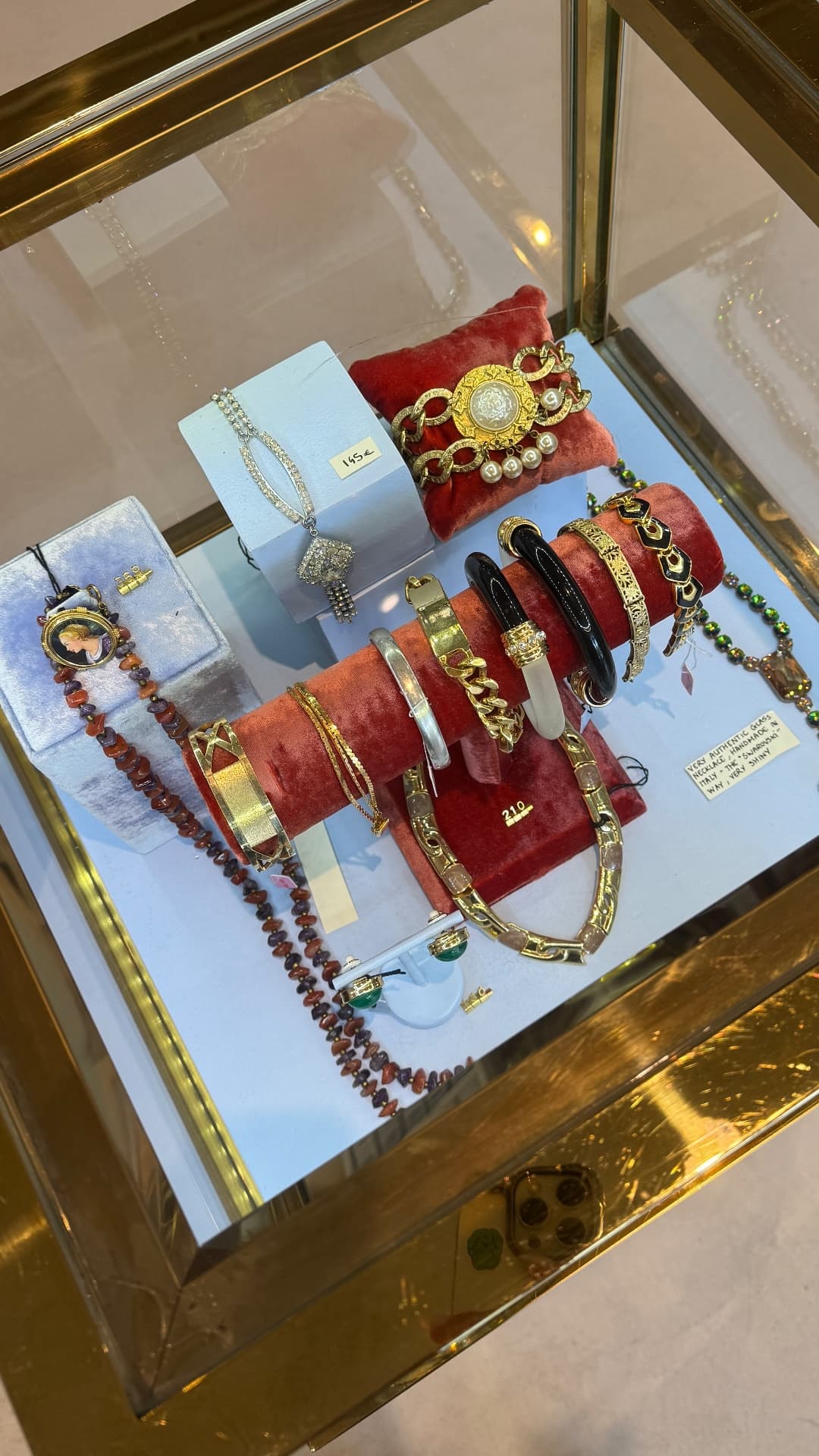 ANTIC TONIC By PACHA - Vintage And Designer Jewels — Shop in Paris